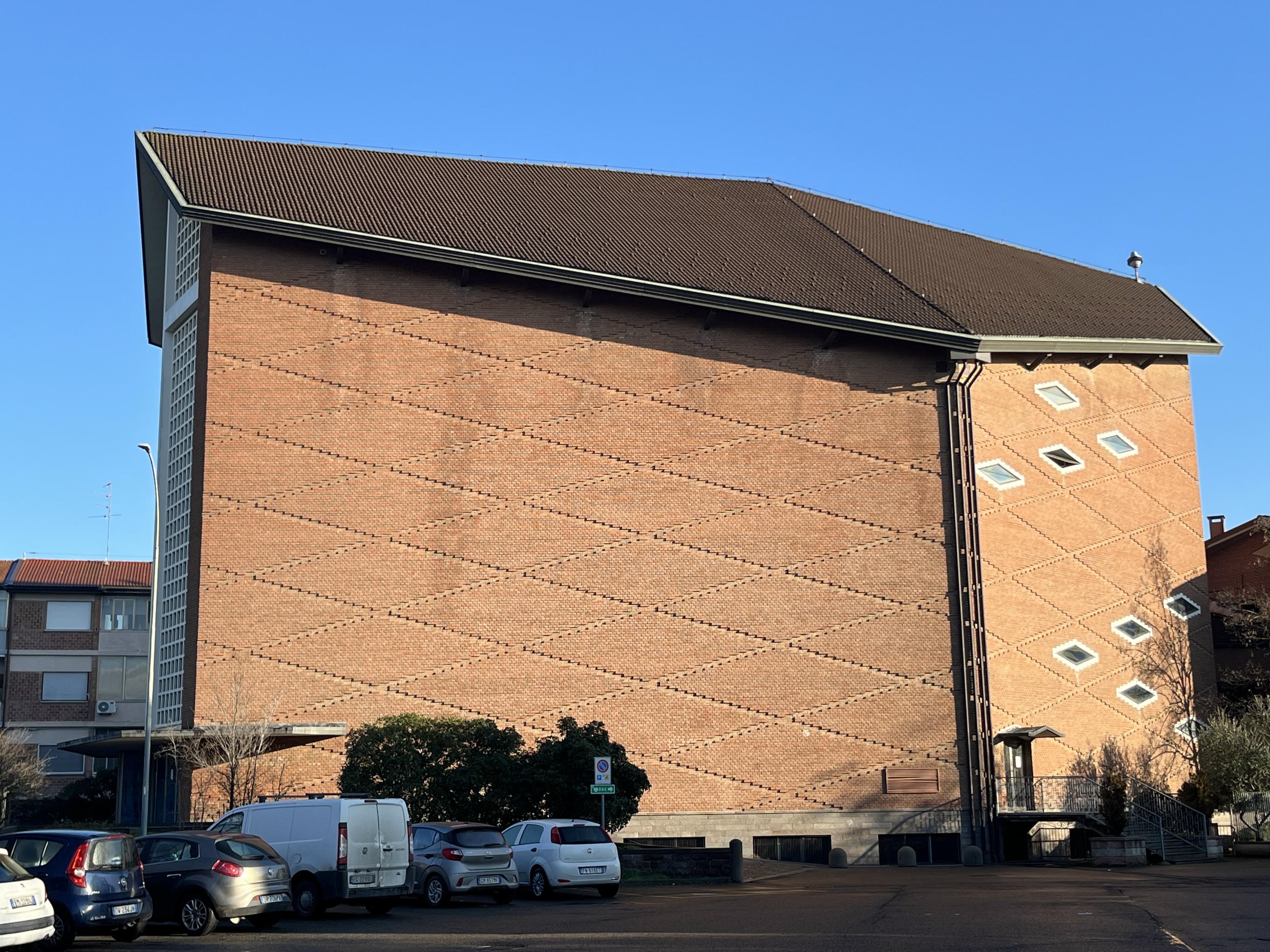 edificio Nostra Signora di Lourdes a Piacenza