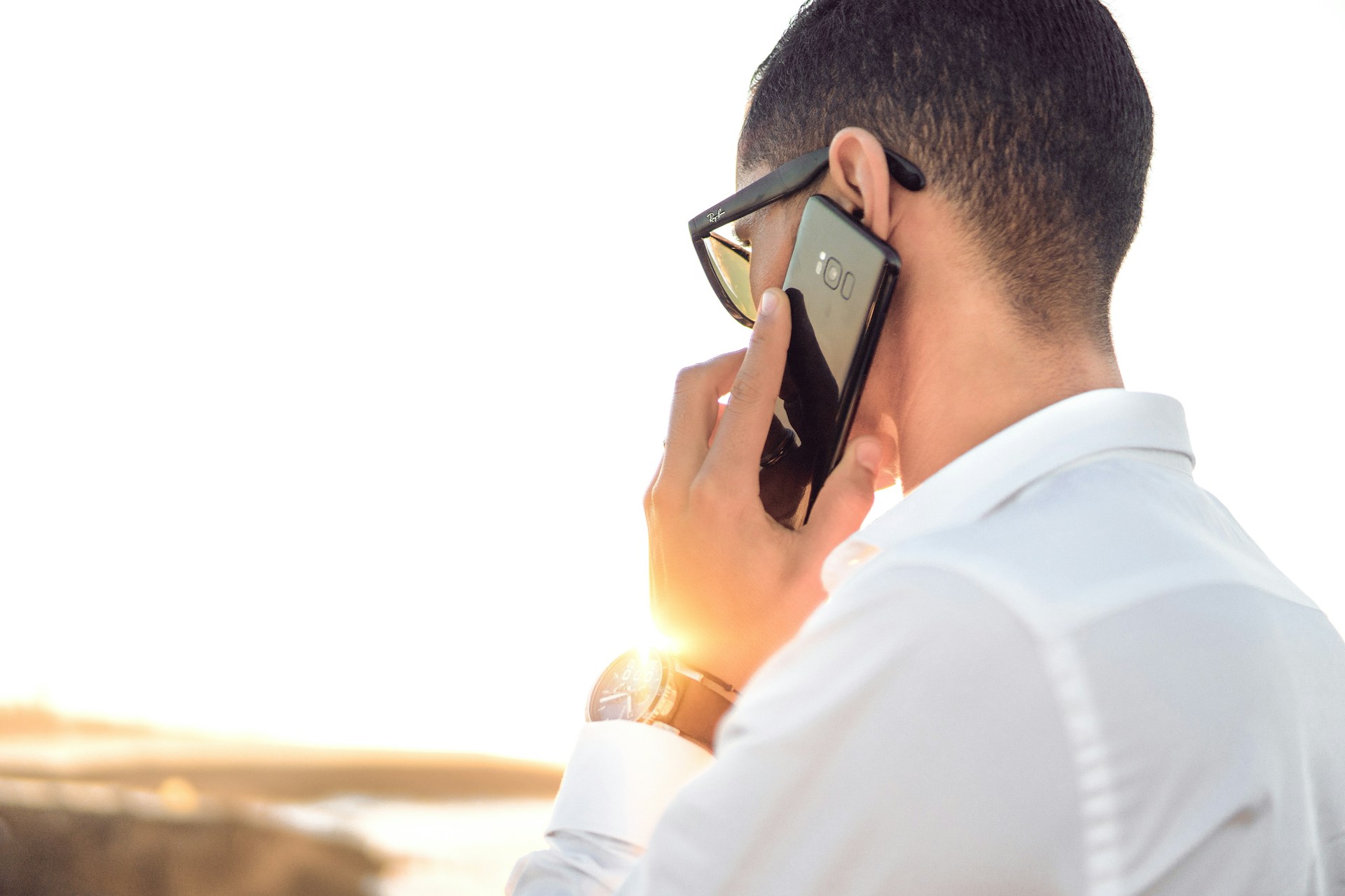 Persona a telefono